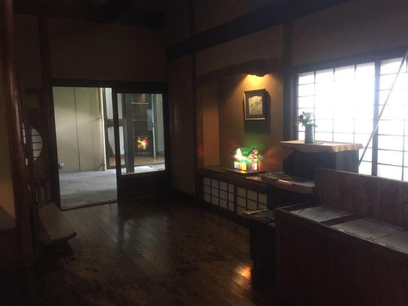 Отель Enokiya Ryokan Юфу Экстерьер фото