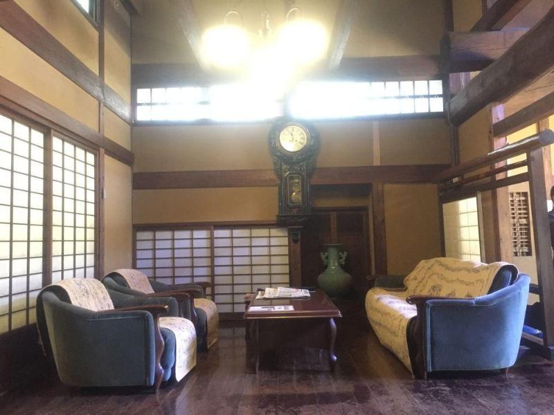 Отель Enokiya Ryokan Юфу Экстерьер фото