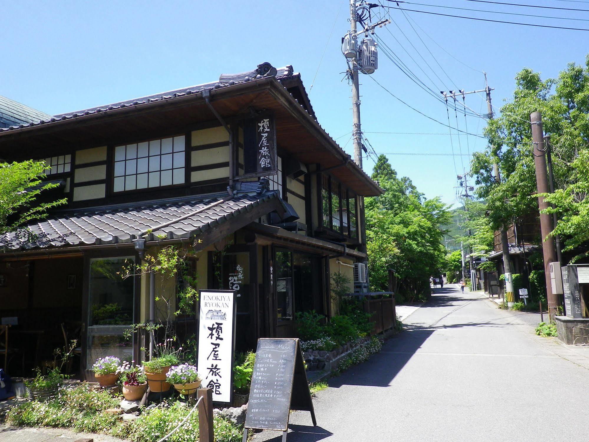 Отель Enokiya Ryokan Юфу Экстерьер фото