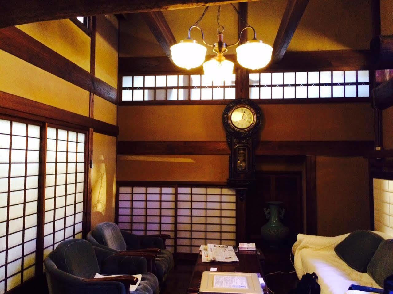 Отель Enokiya Ryokan Юфу Экстерьер фото