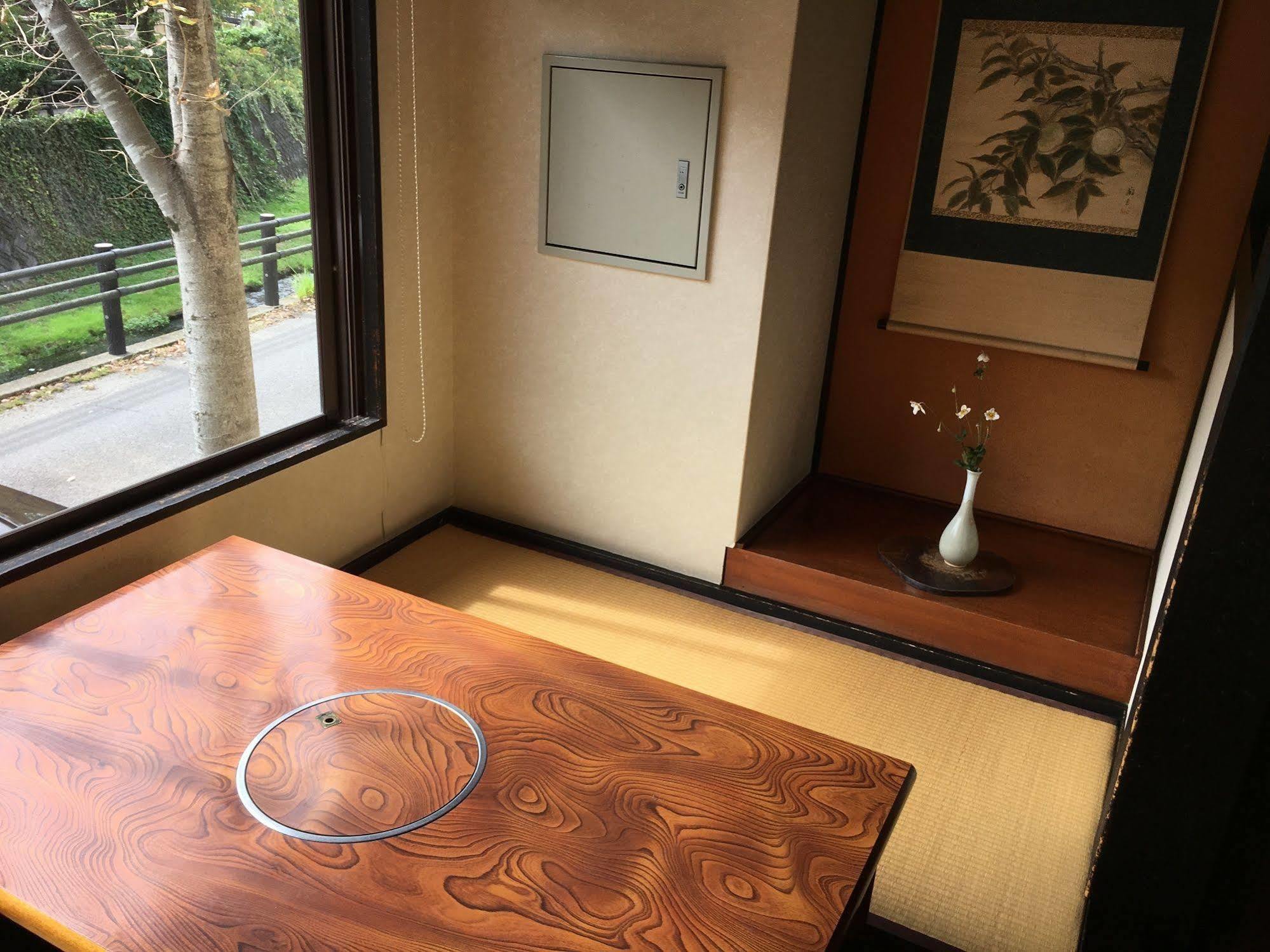 Отель Enokiya Ryokan Юфу Экстерьер фото