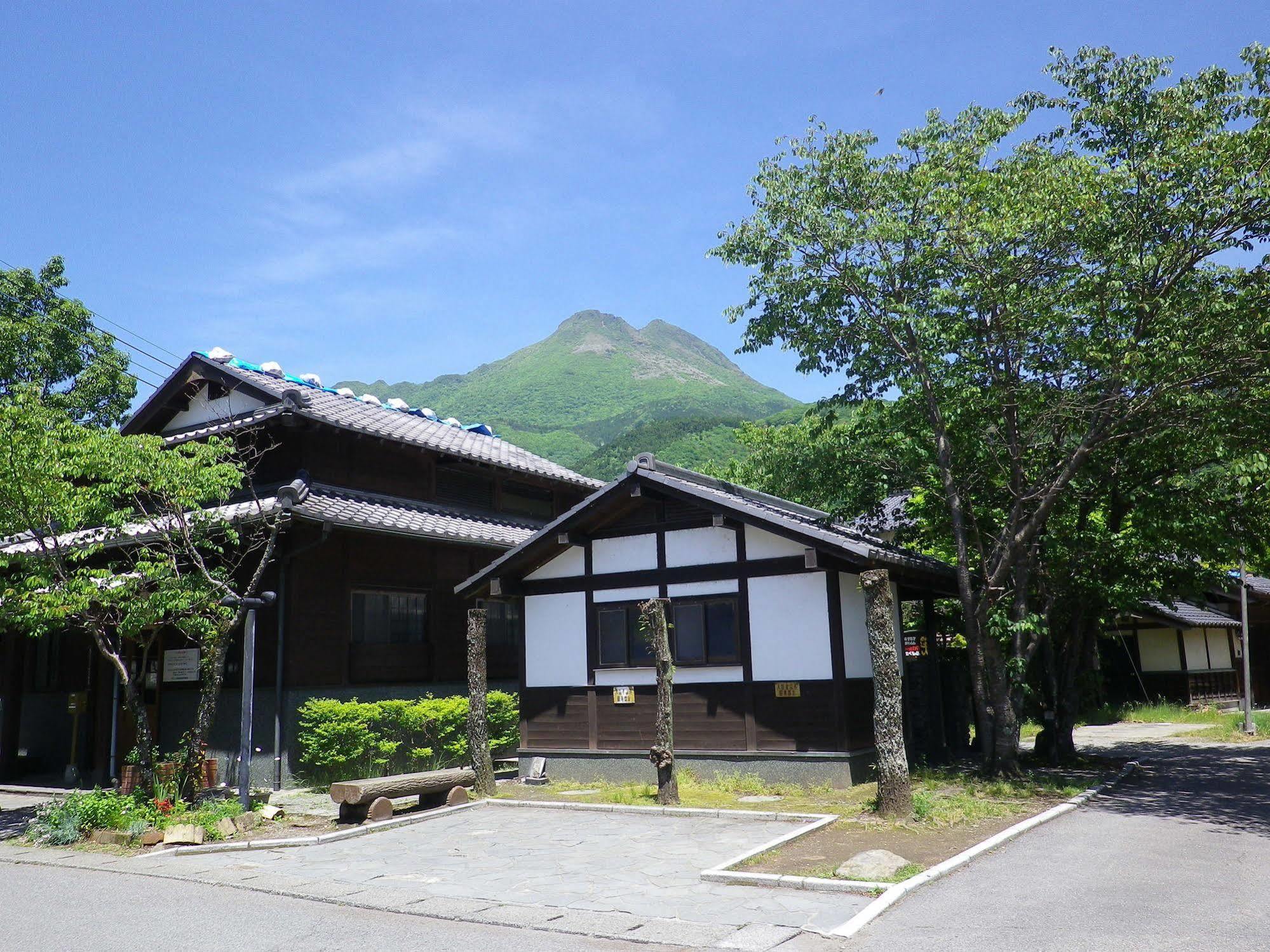 Отель Enokiya Ryokan Юфу Экстерьер фото